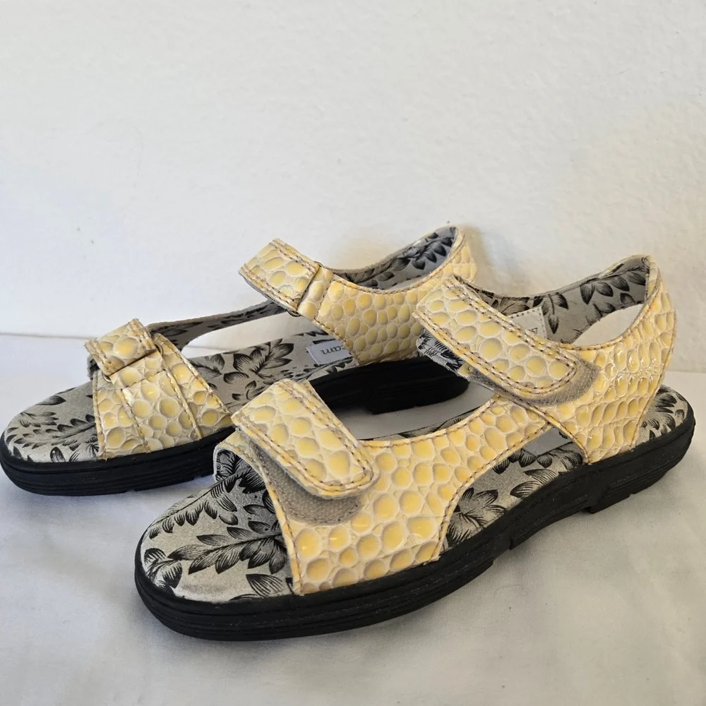 Goldstream Pebbled Leather Walking Sandals | Yellow | Comfort Fit | Size 7M - Picture 1 of 10